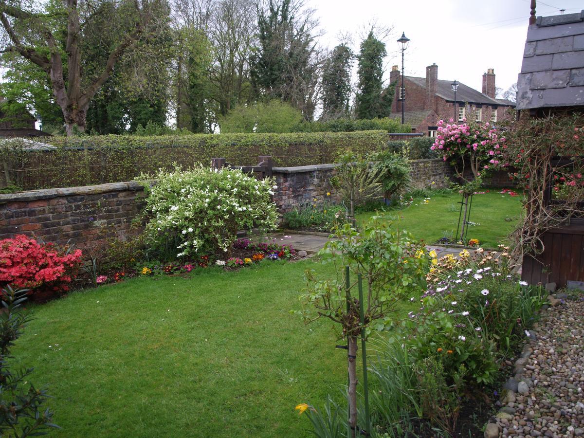Church End Farm Bed And Breakfast Hale  Exterior photo
