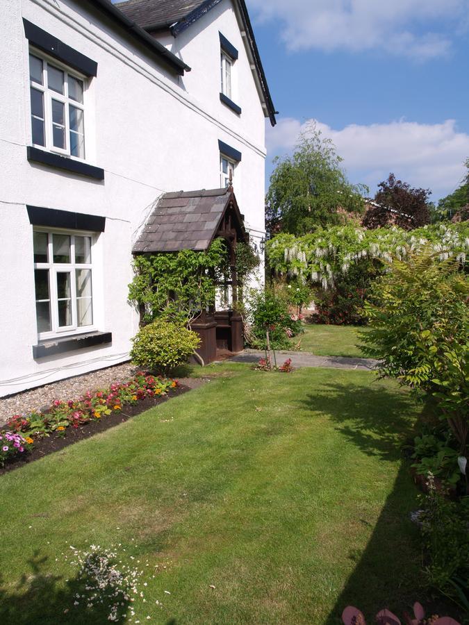 Church End Farm Bed And Breakfast Hale  Exterior photo